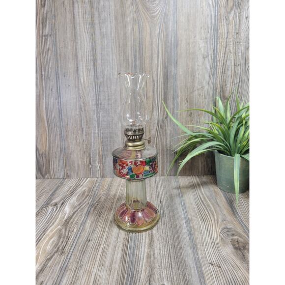 Vintage Small Hand Painted Oil Lamp, Small Hong Kong, Carnival Prize? - Picture 1 of 5